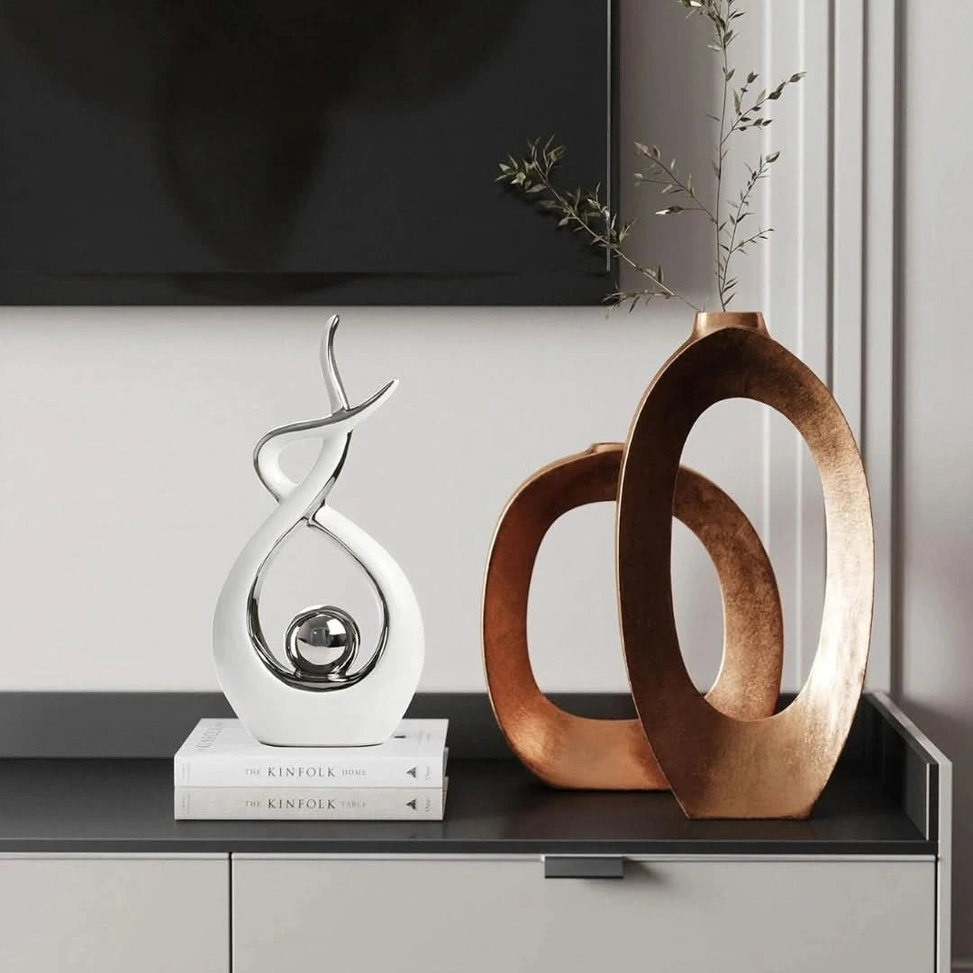 Eternal Flow – Porcelain Symbol of Harmony